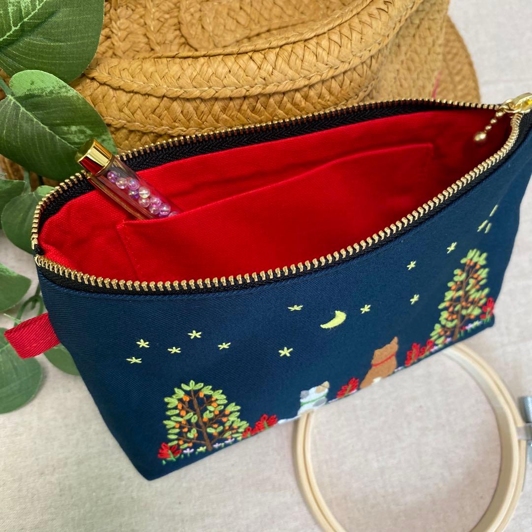 手刺繍　＊猫さんと柴犬さんの天体観測＊ハンドメイド　大きめポーチ