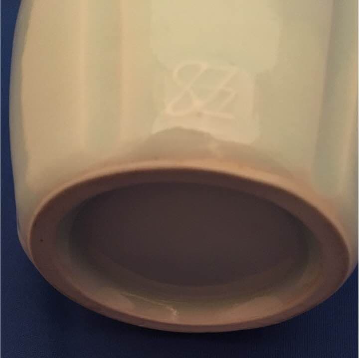 新品 未使用品 共箱あり 瀧田項一 白磁面取掛花入