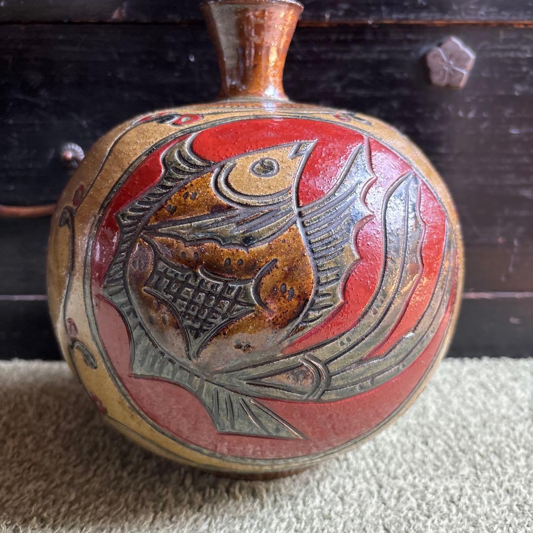 沖縄　やちむん　新垣勲　壺屋焼　飾り壺　鳥　魚　赤絵　陶器製　土もの