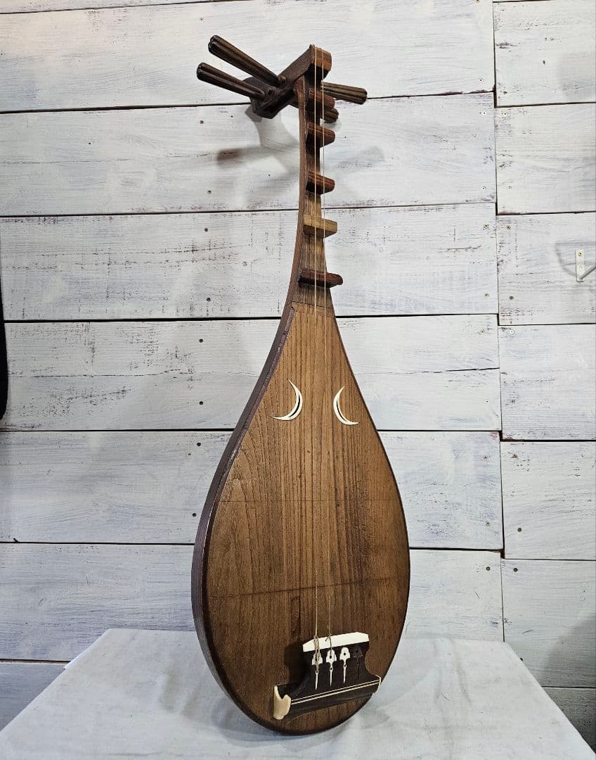 日本のアンティーク 筑前琵琶 四弦五柱　撥 弦楽器 和楽器 琵琶 木製 半月飾り