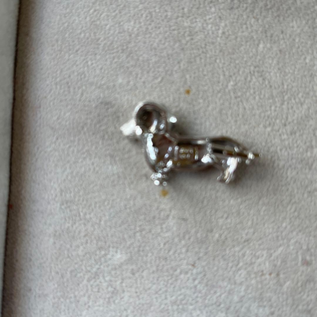 ミニチュアダックスのダイヤ付きブローチ