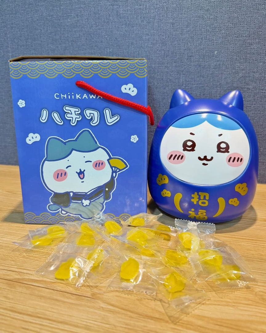 ちいかわ　台湾限定　だるま貯金箱　ハチワレ