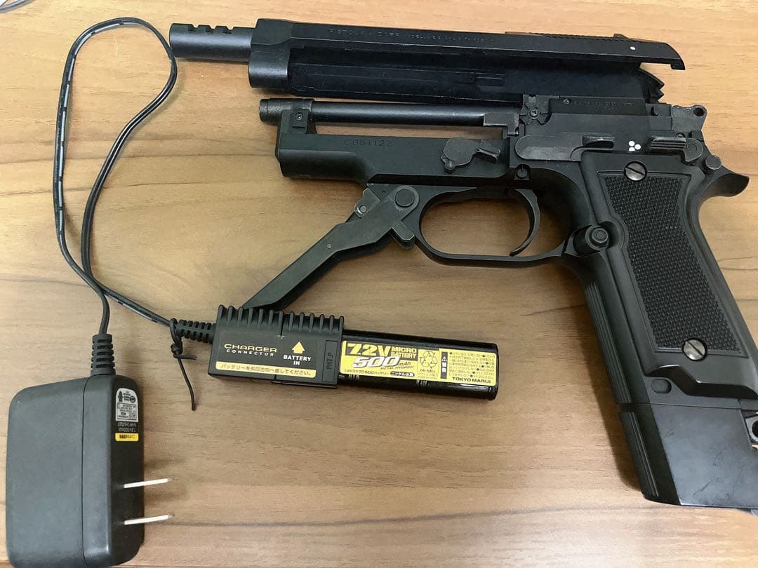 東京マルイ　M93R電動ガン　バッテリー充電器付き　予備マガジン付き