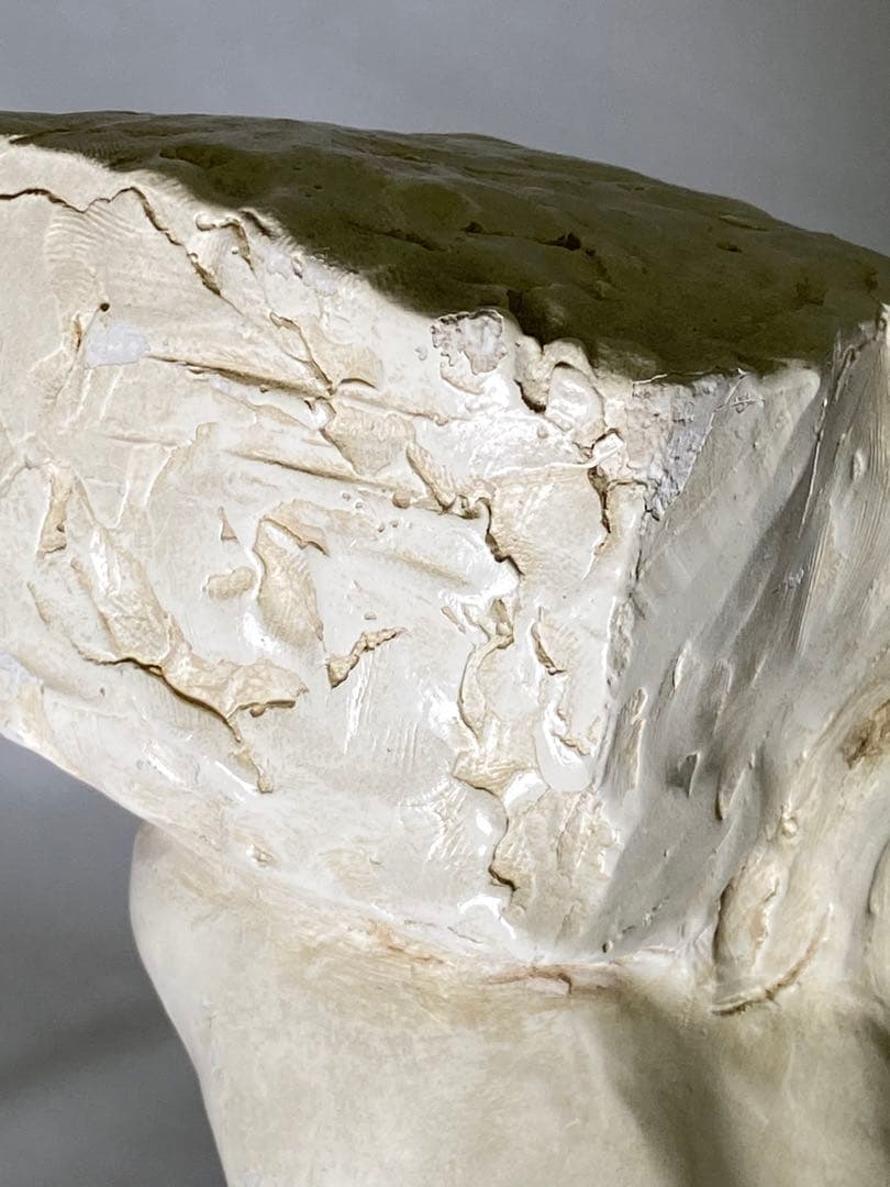 2049 ❣️ 石を負うカリアティード　像