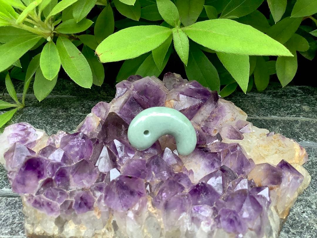 人気の平塚古墳勾玉型　糸魚川翡翠　本物の国石天然のお守り‼️ 鑑別書取得品‼️