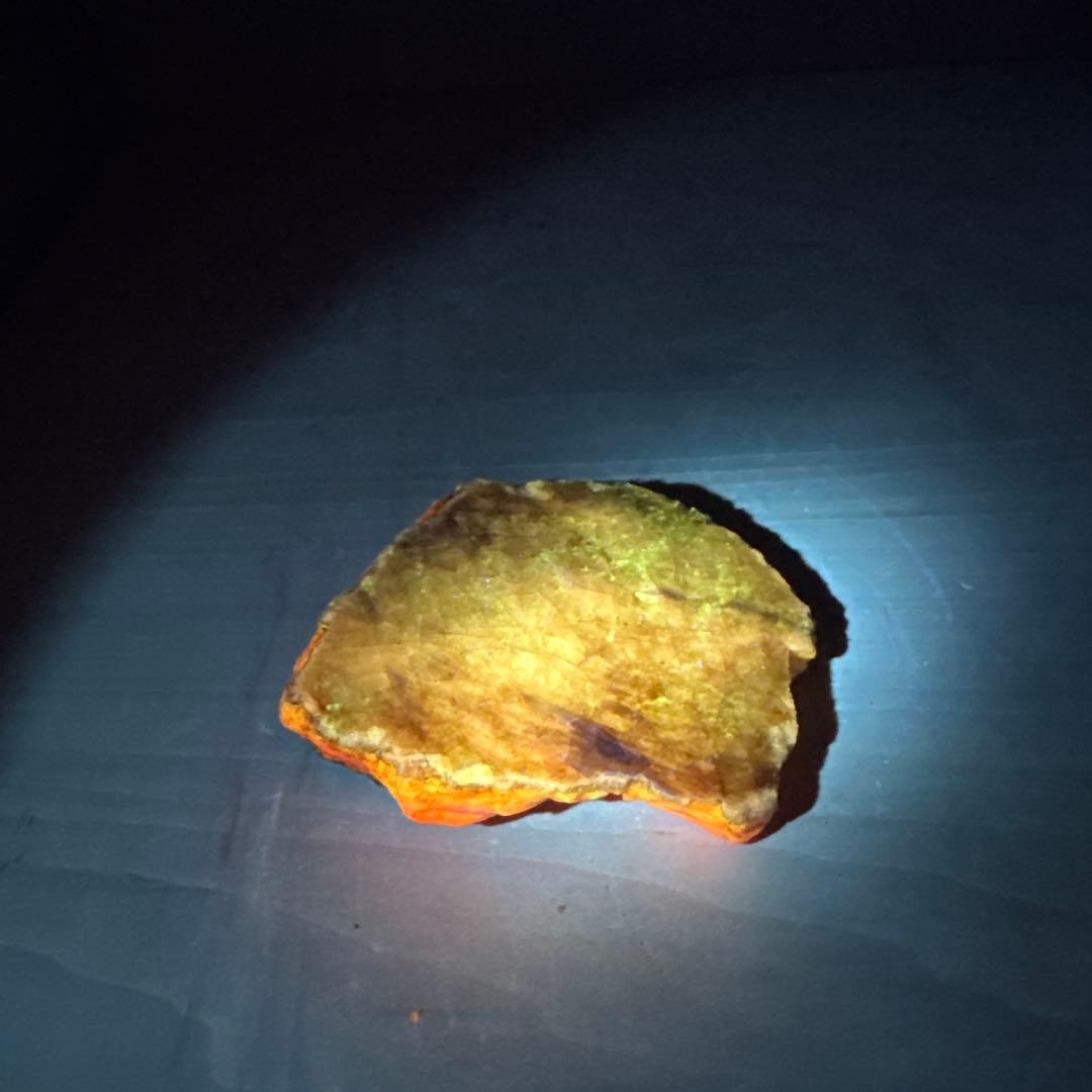 北海道石　然別オパール　蛍光オパール172g