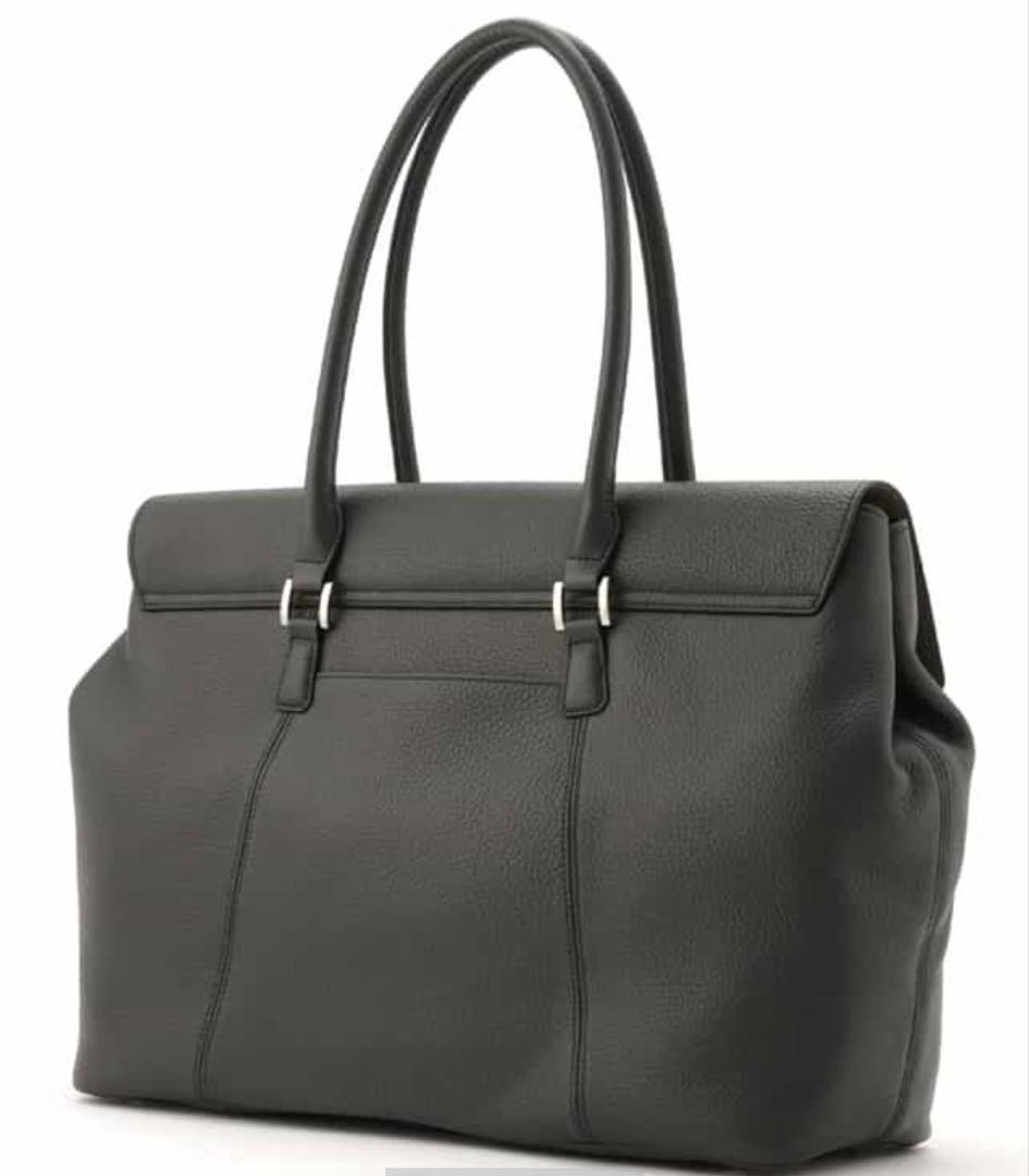 バーニーズニューヨーク　フラップ付きシュリンクレザートートバッグ