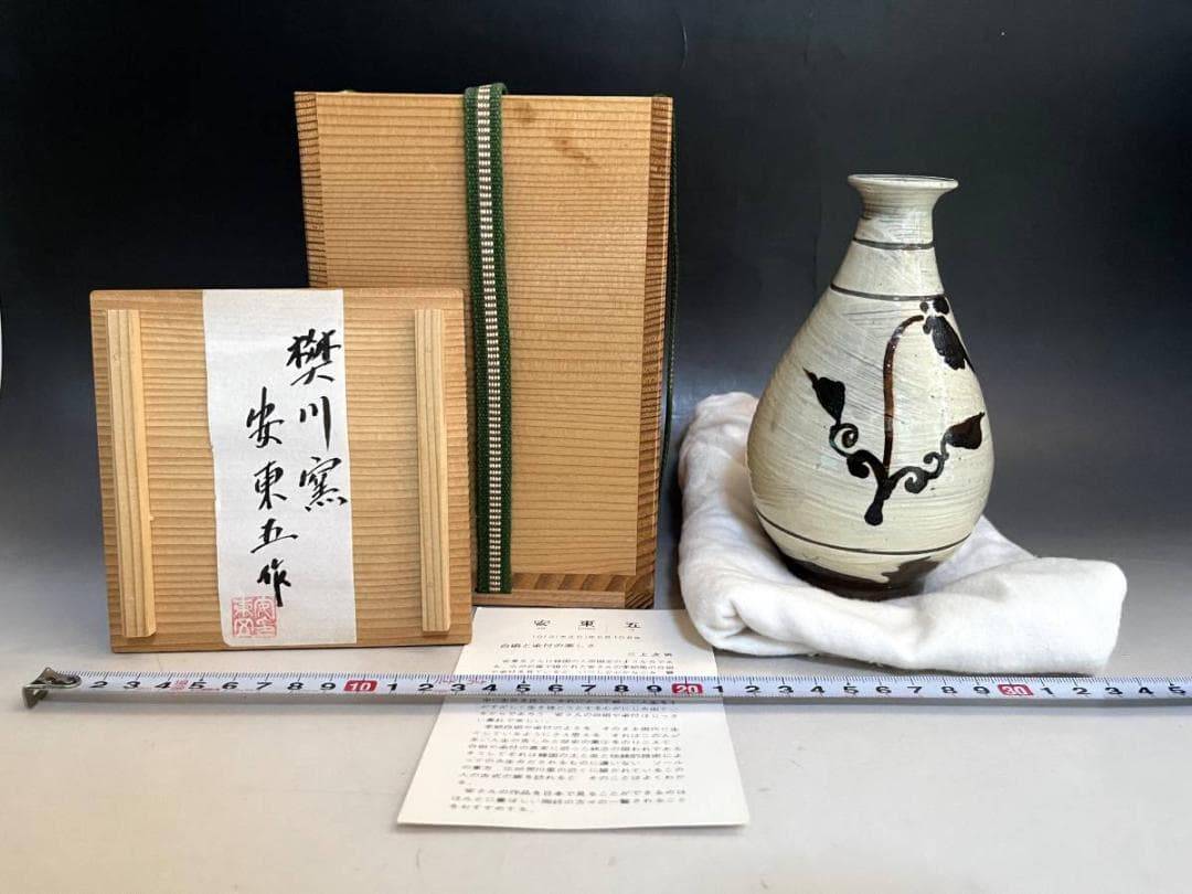 花瓶■韓国人間国宝 樊川窯【安東五作】白釉刷毛目唐草花紋 花器 韓国人間文化財■