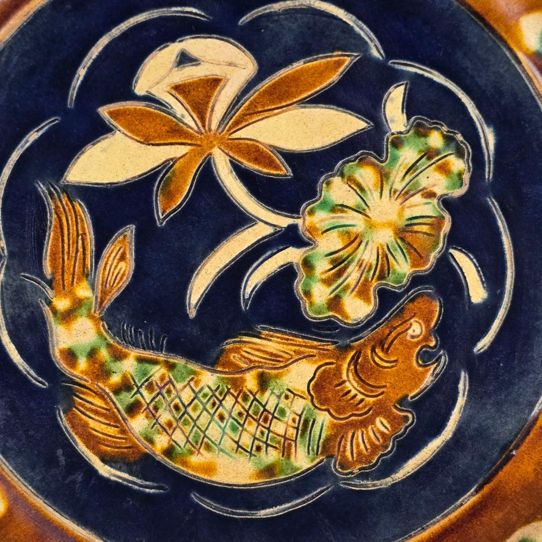 舶来品 希少 中国古磁 唐三彩 陽刻 手描き 蓮魚紋 筆添 筆洗 観賞皿 超美品