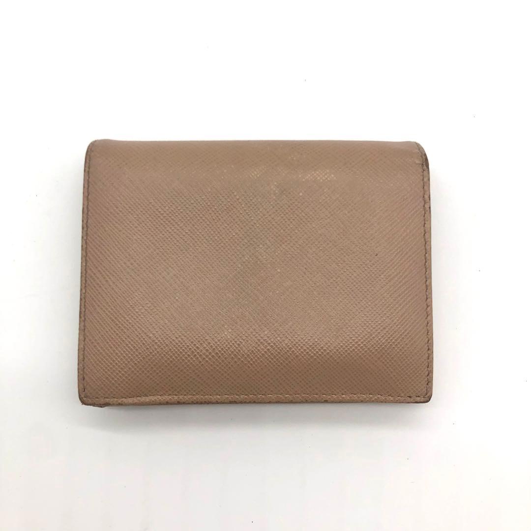 【近年型・美品✨】プラダ 二つ折り財布 サフィアーノレザー トライアングル