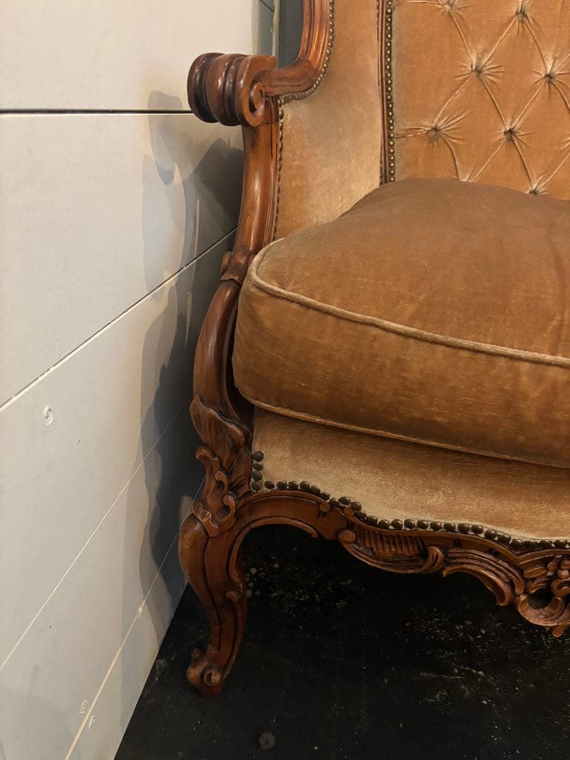 ヨーロッパアンティーク3人掛けソファボタン絞りベルベットソファ