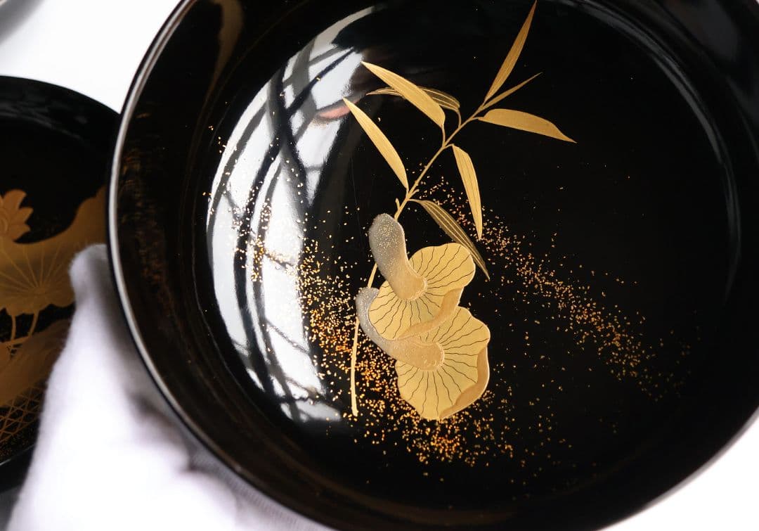 【CM411】天然木漆塗 加賀蒔絵 蓮と野菜金蒔絵 黒煮物椀 二客 漆器 昭和期