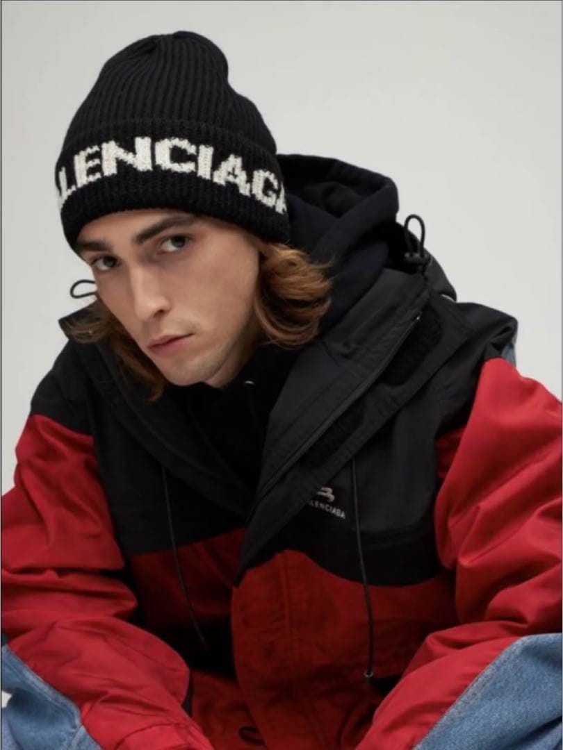 【BALENCIAGA】　バレンシアガ　ニット帽 ユニセックス