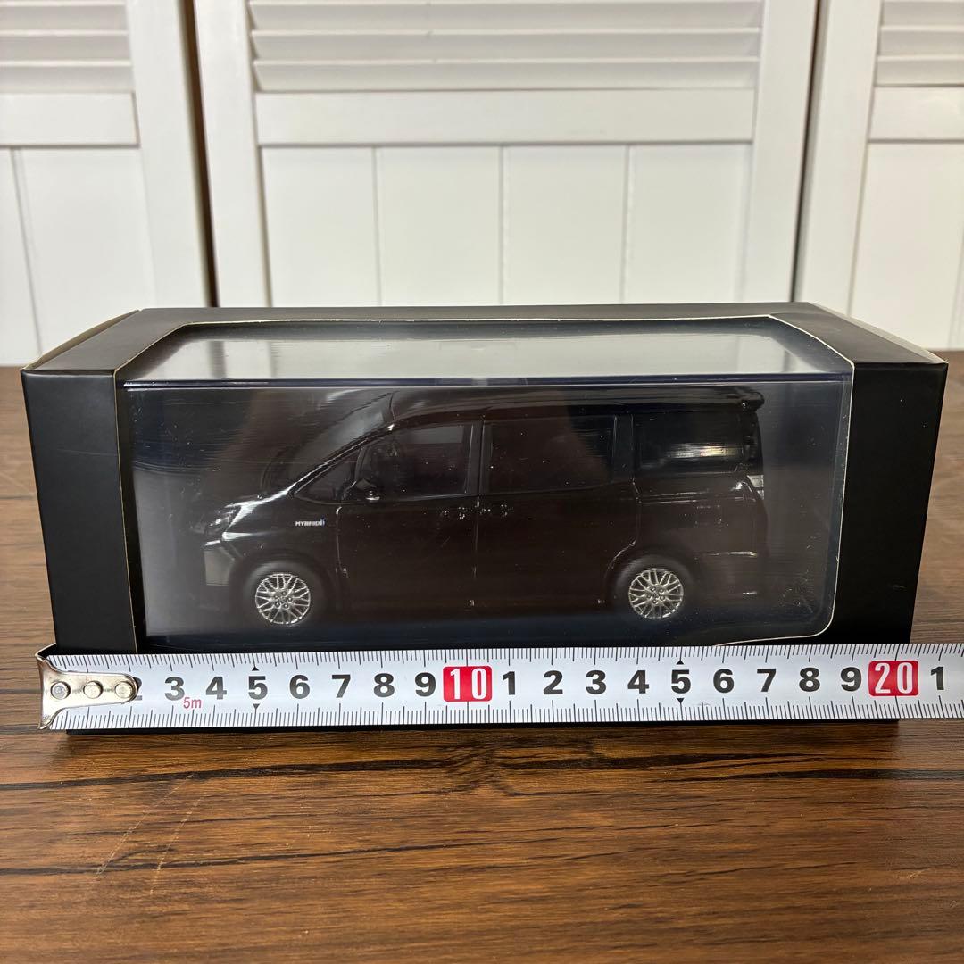 【レア】TOYOTA トヨタ　ヴォクシー　1/30 非売品　ミニカー