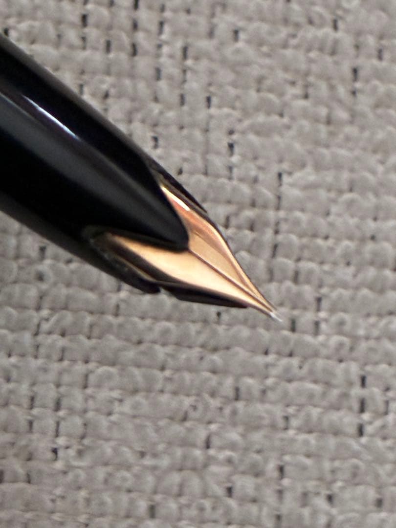 ◾️MONT BLANC モンブラン◾️黒 万年筆 No. 22◾️黒色／金色◾️