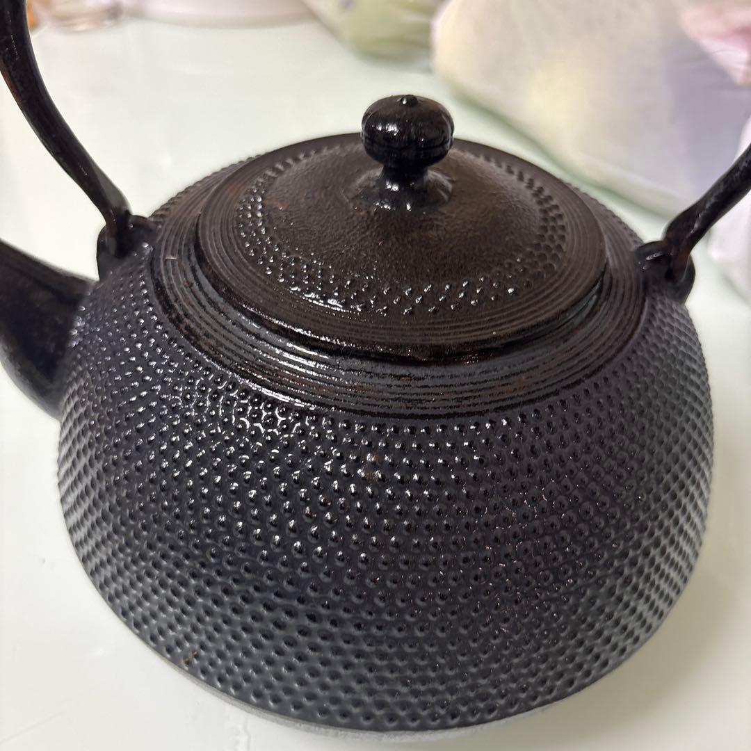 黒い鋳鉄製鉄瓶