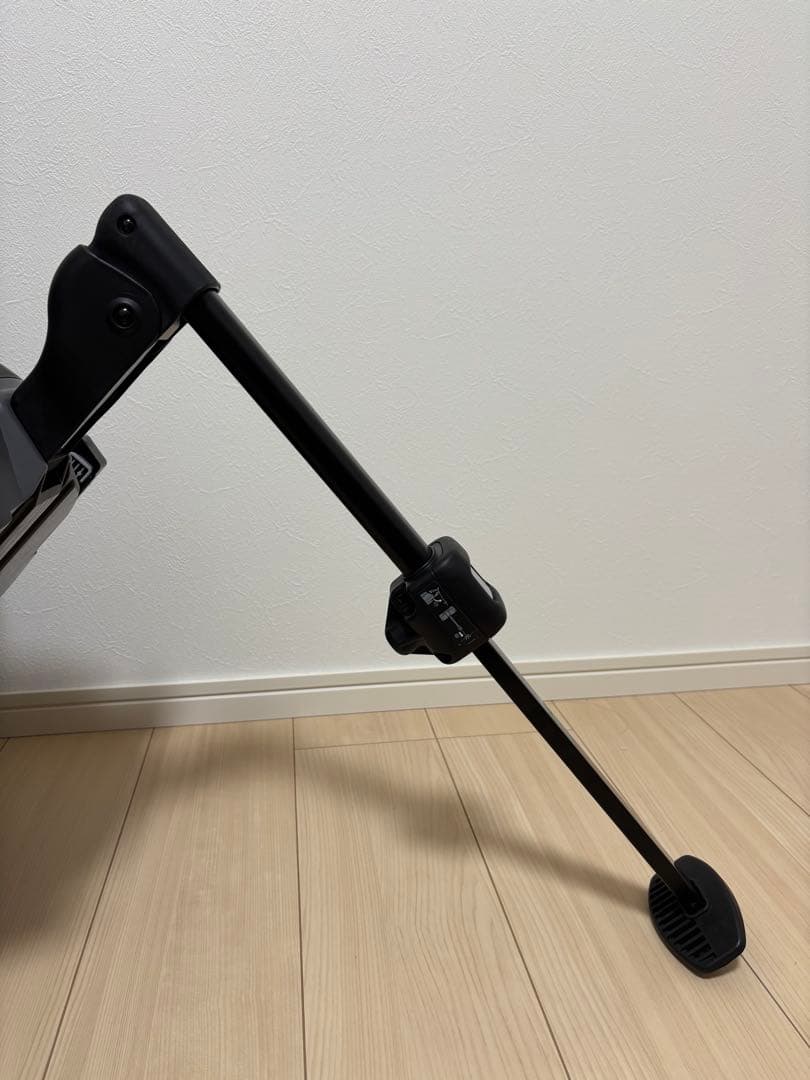 Combi 回転式チャイルドシート ベージュ/ブラック