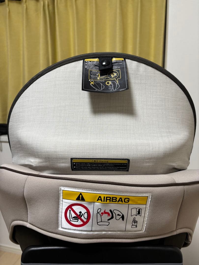 Combi 回転式チャイルドシート ベージュ/ブラック