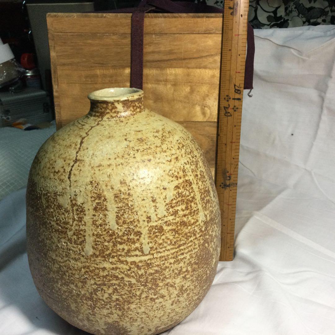 花壷、、陶器詳しく分かりません。