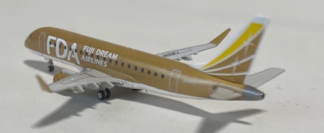 航空機・ヘリコプター FDA ERJ-175 JA09FJ Gold