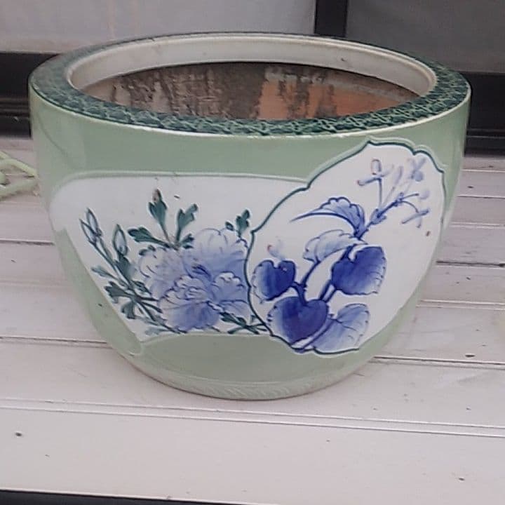 大きな火鉢