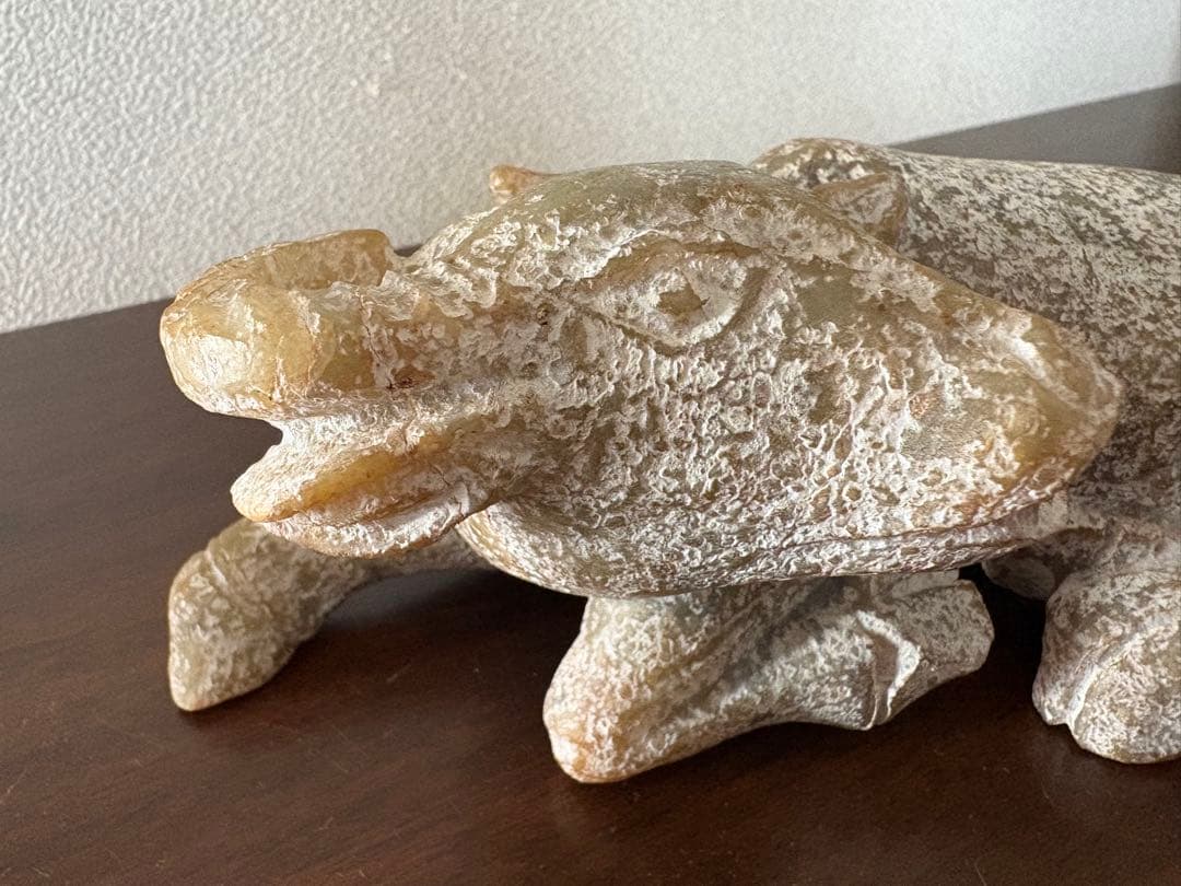 石？玉？の牛の中国的置物　角アリ　25cm、2.3 kg