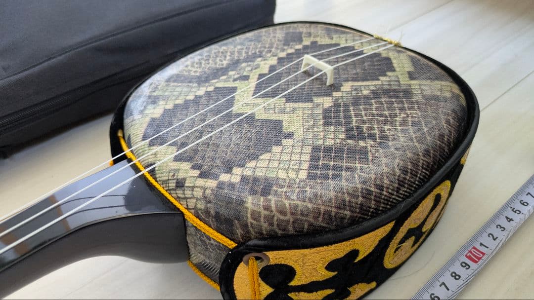 三線本体 ヘビ革模様 ケース付き