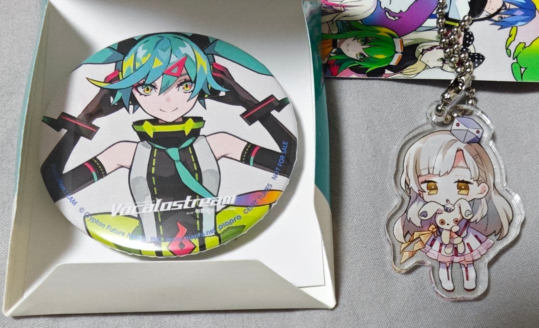 Vocalostream特典 初音ミク 缶バッジ MAYU アクリルキーホルダー