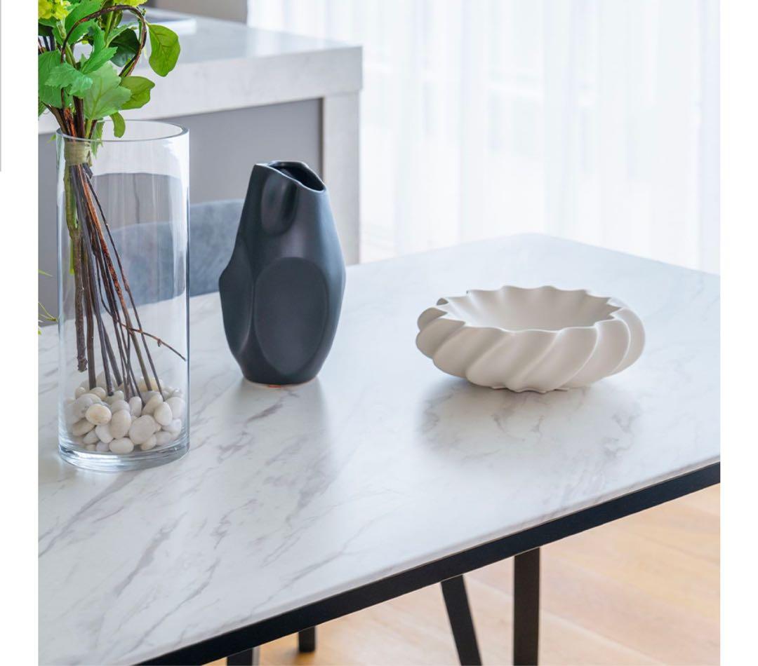 値下げ。1月19日まで。メラミン素材のダイニングテーブル　状態は良好！