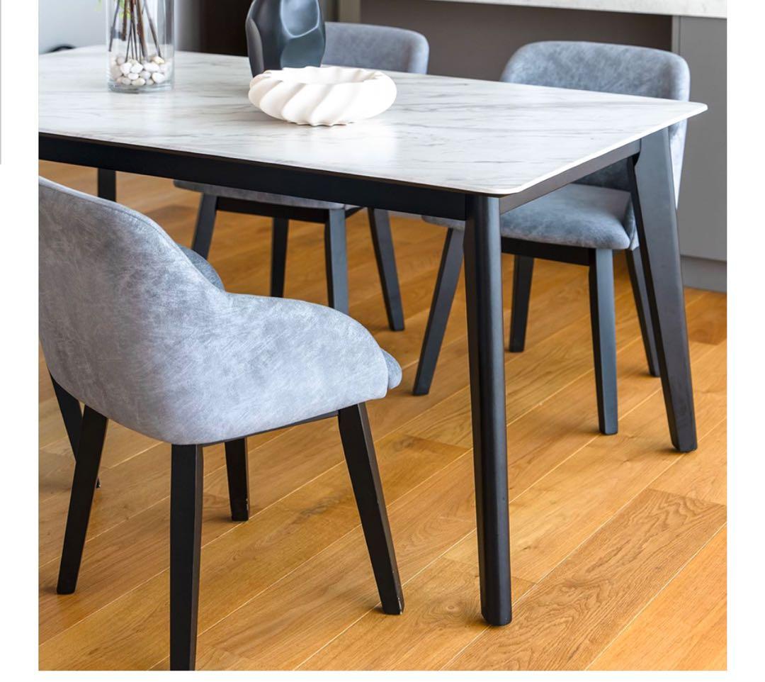 値下げ。1月19日まで。メラミン素材のダイニングテーブル　状態は良好！