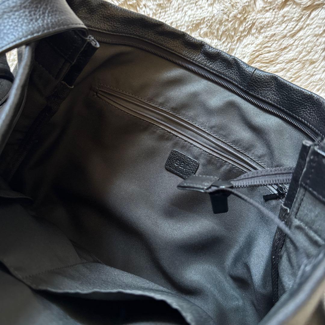 ear PAPILLONNERレザーショルダーバッグ ブラックフラップポケット付