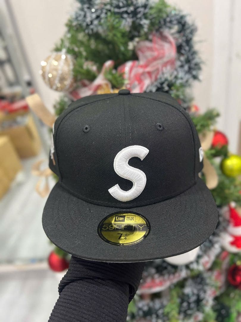 Supreme New Era Sロゴ 黒ベースボールキャップ