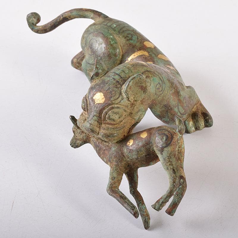 中国　古銅青銅鍍金　虎噬鹿　置物　M　R8096