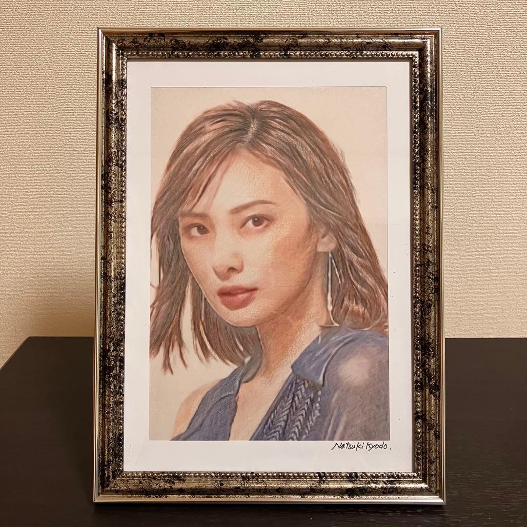 女優画④ 額装品　額縁寸法32.7㎝×24.0㎝×1.5㎝　色鉛筆画　定款付