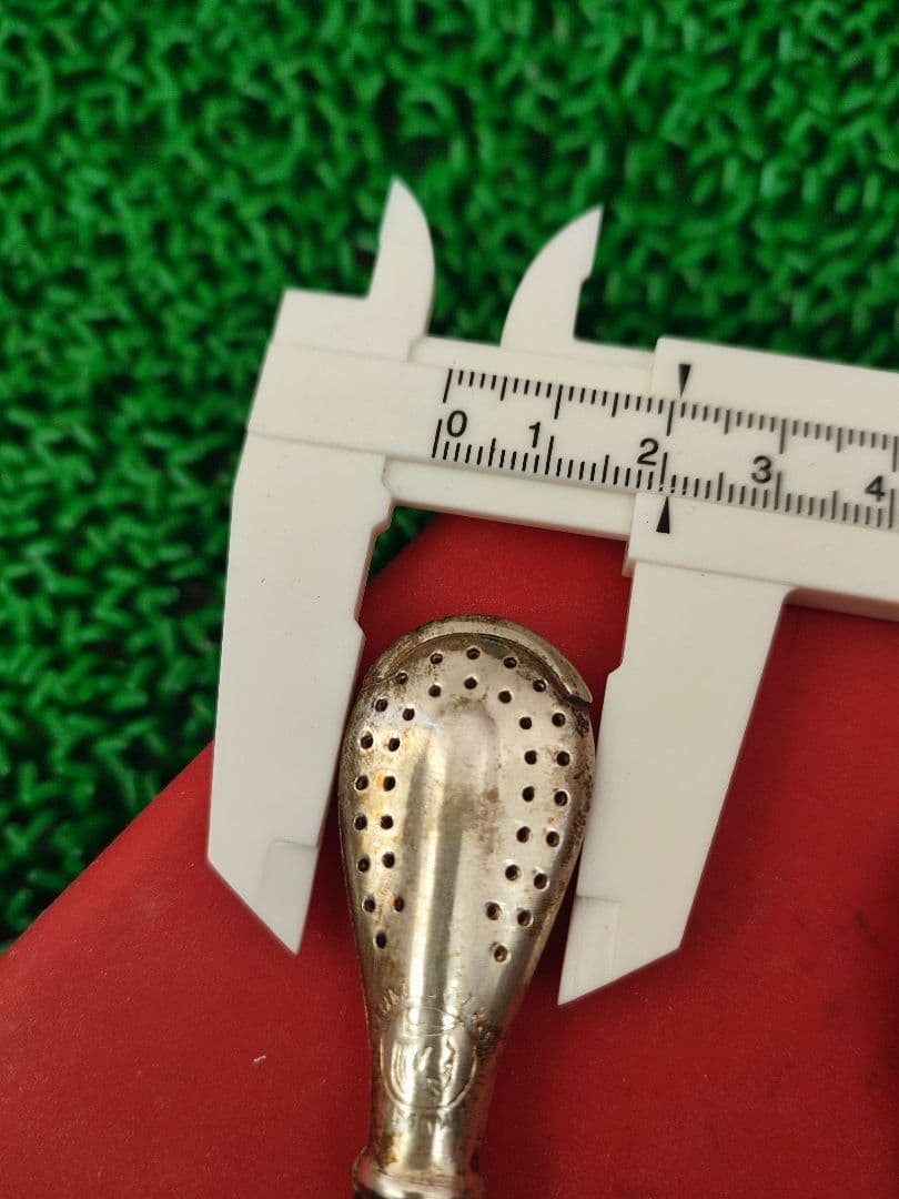 18Kと800の刻印が入ったヴィンテージメタルストロー