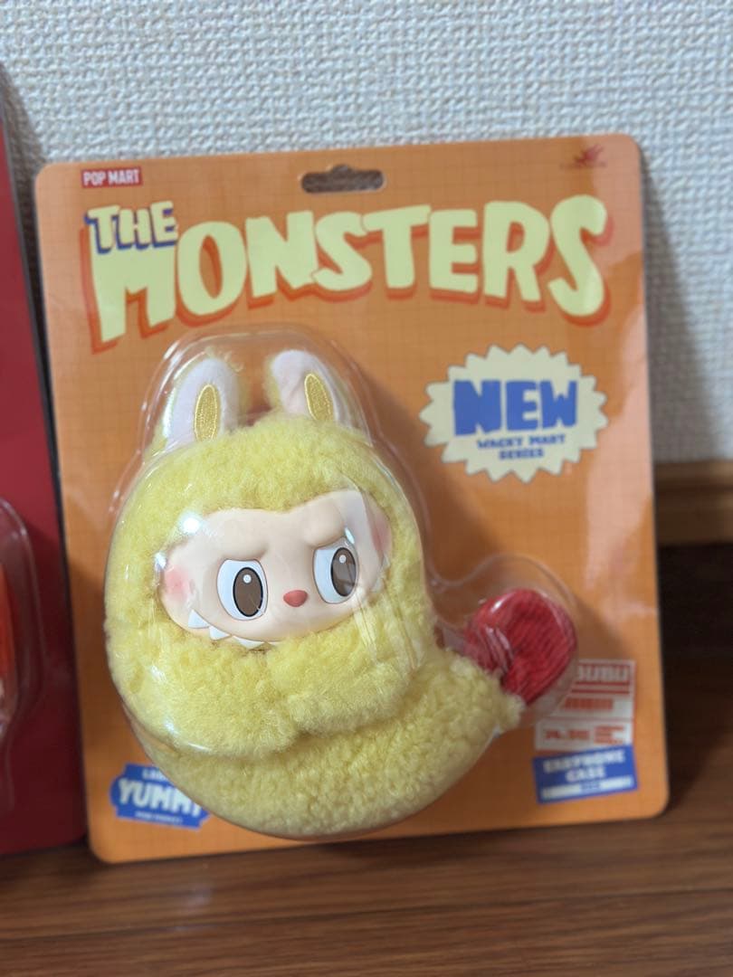 ポップマート ラブブ えび CRYBABY CHERRY めいぐるみペンダント