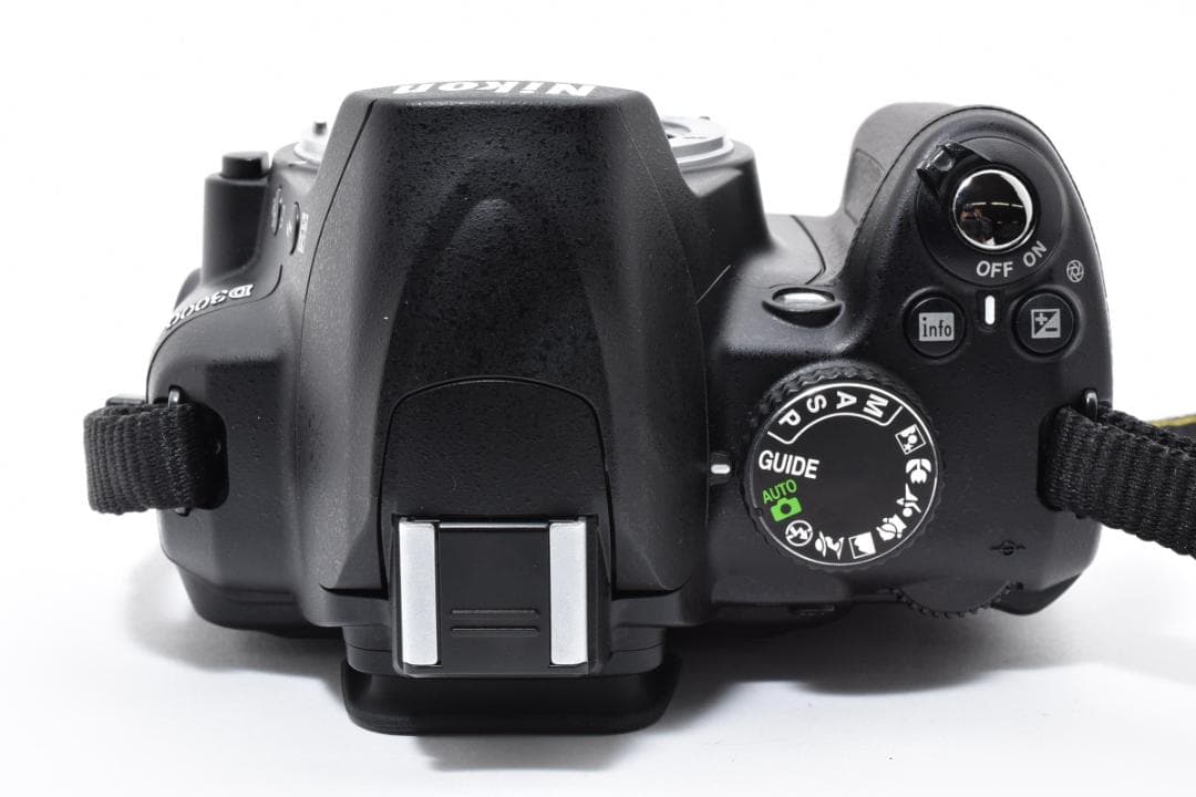 ★撮影枚数2,806枚・超美品★ ニコン D3000 ボディ #21223