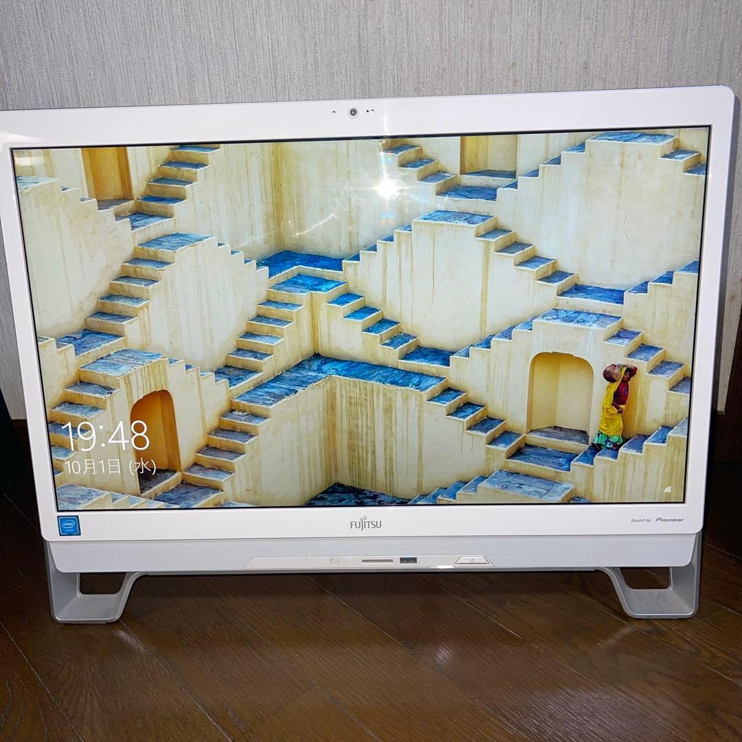 【半額】Fujitsu デスクトップPC ESPRIMO FH52/A3