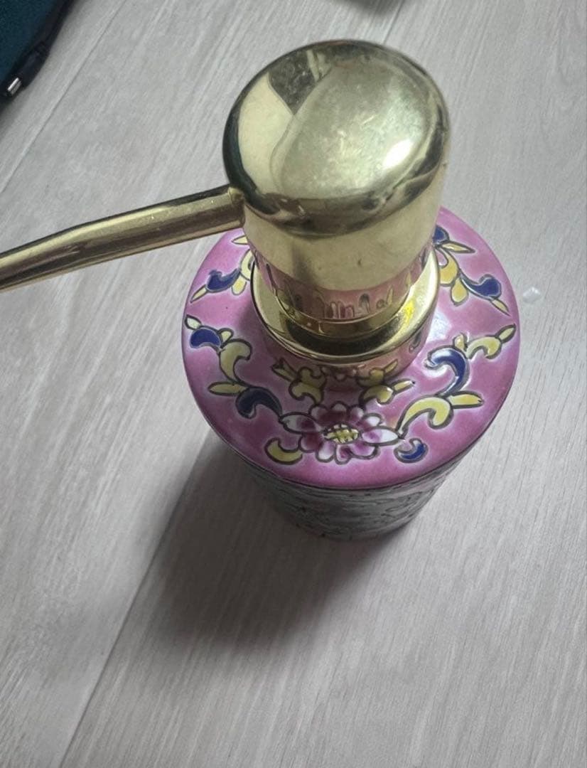 プラナカン食器のソープディスペンサー