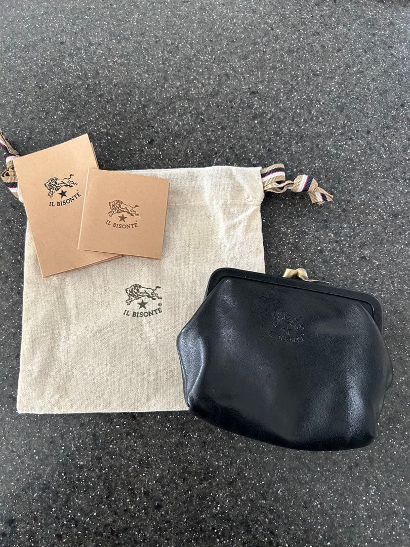 IL BISONTE ブラックケース　がま口
