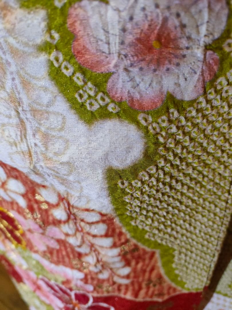 【お手続き中】絞り　疋田絞り　本振袖　古典柄　白系