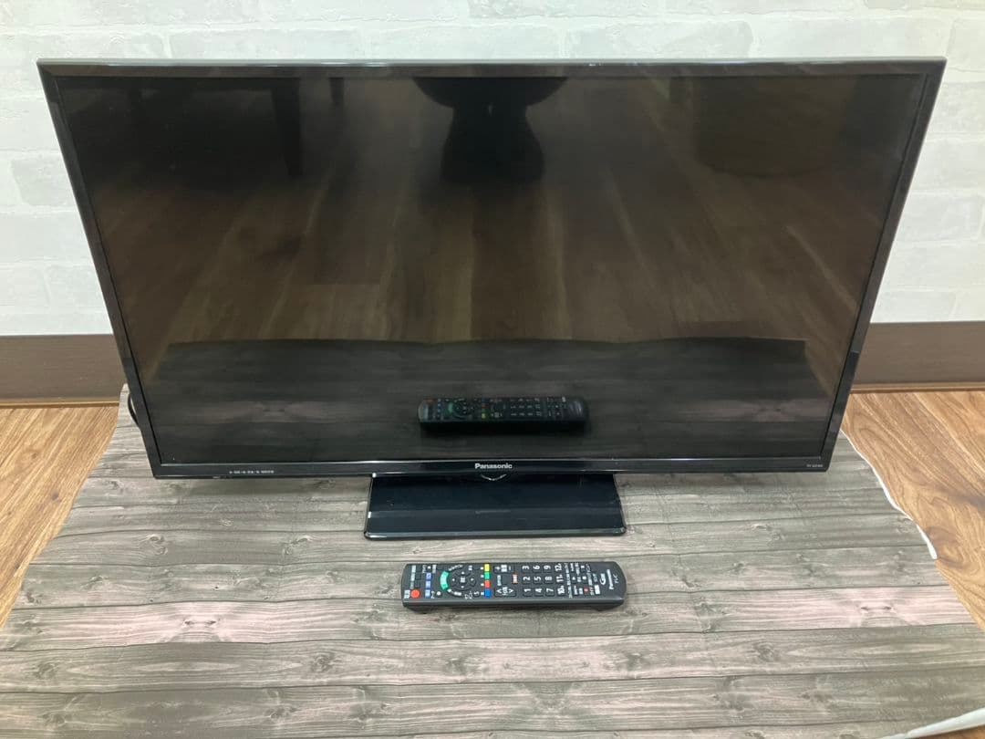 【液晶テレビ　Panasonic】2017年製　TH-32E300　リモコン付き