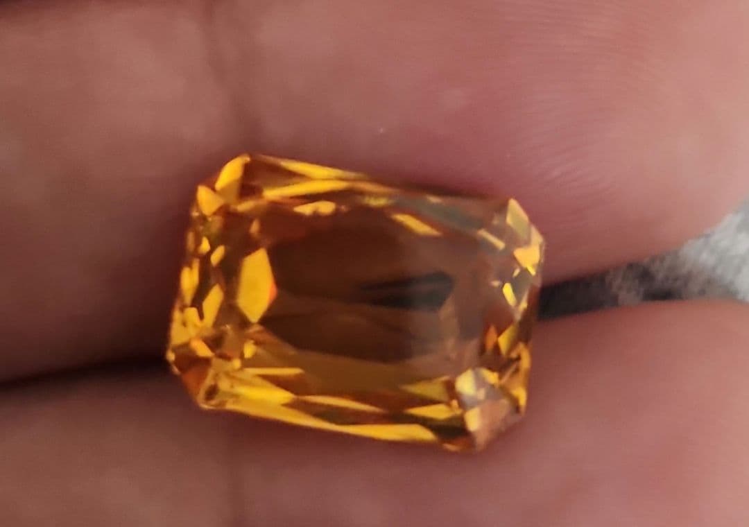 ゴールデンイエローサファイア 10.515ct