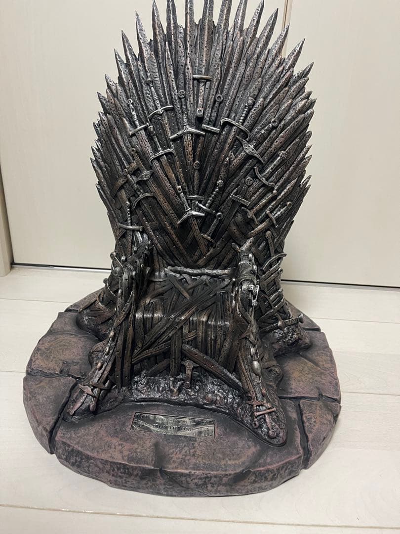 全世界3000台限定　鉄の玉座GAME OF THRONES