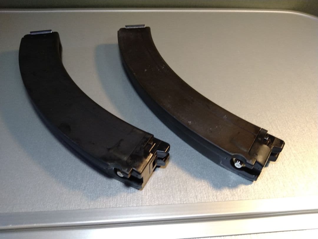 作動快調な美品！KSC スコーピオン　ガスブロ　HW樹脂　40連マガジン２本付！