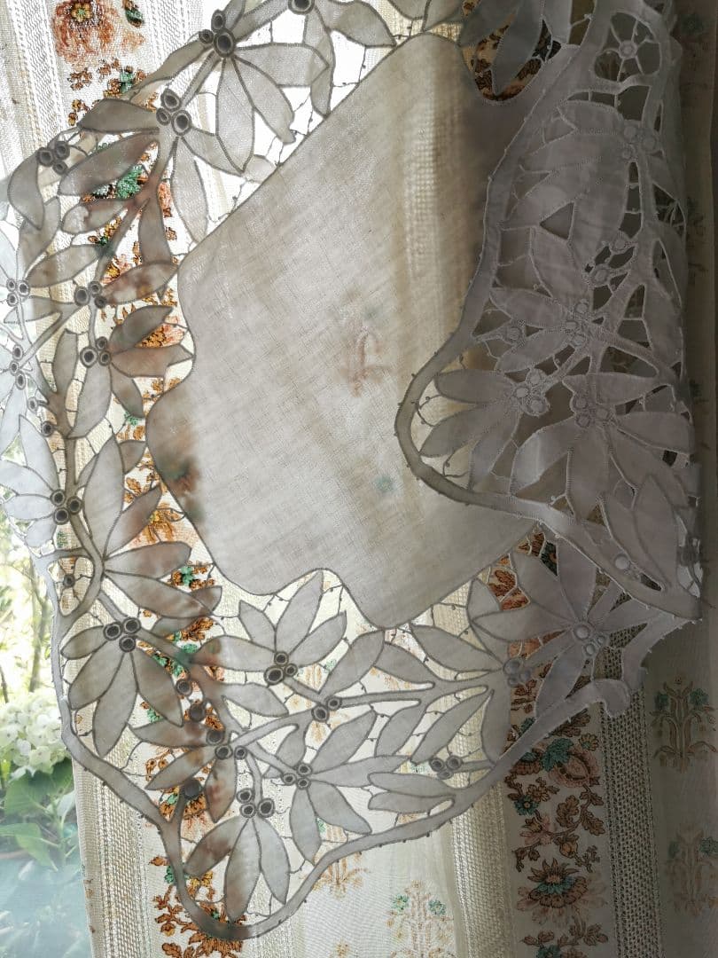 アンティークイタリア 宿り木 オープンカットワーク刺繍 美しい手織りリネンクロス