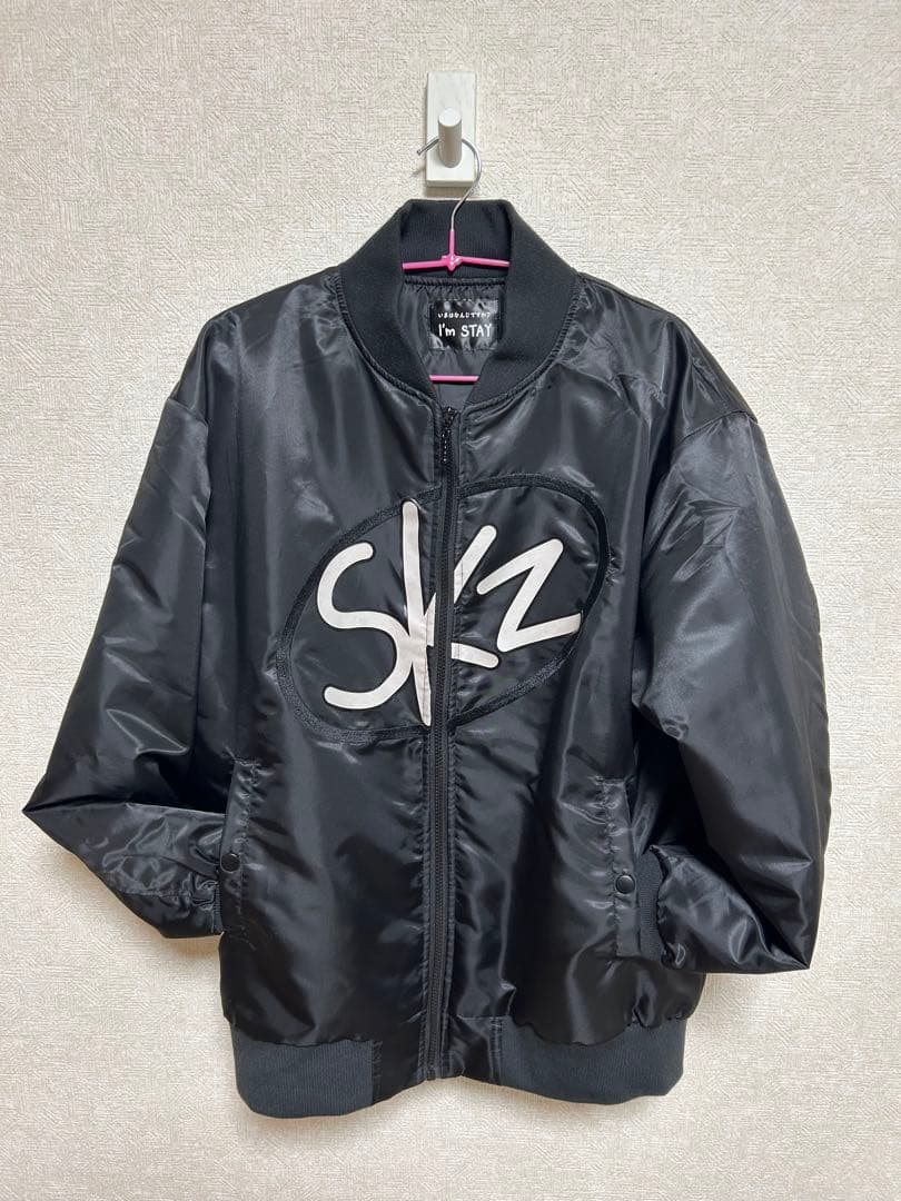 StrayKids ハン　ボンバージャケット　ポップアップ　スキズ　ハンクオッカ