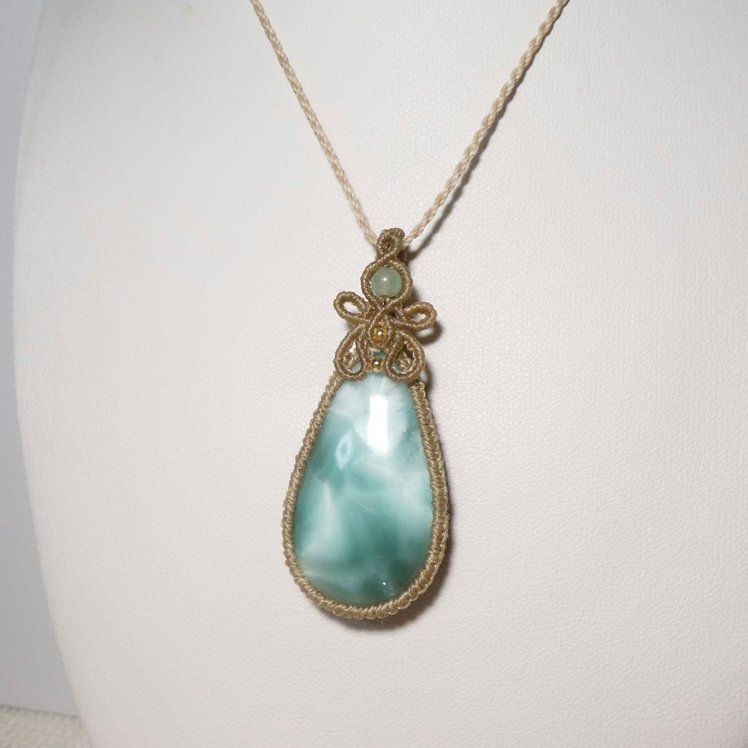 でんちゃん　大粒ヘミモルファイトのマクラメネックレス