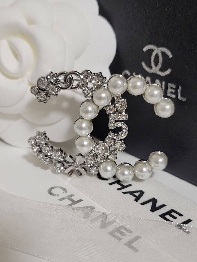 シャネル　ブローチ　パール　シルバー