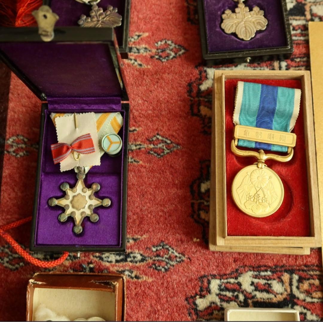 勲功章　旧日本軍　勲八等　賞状 勲章 まとめて　従軍記章 検) メダル 戦前